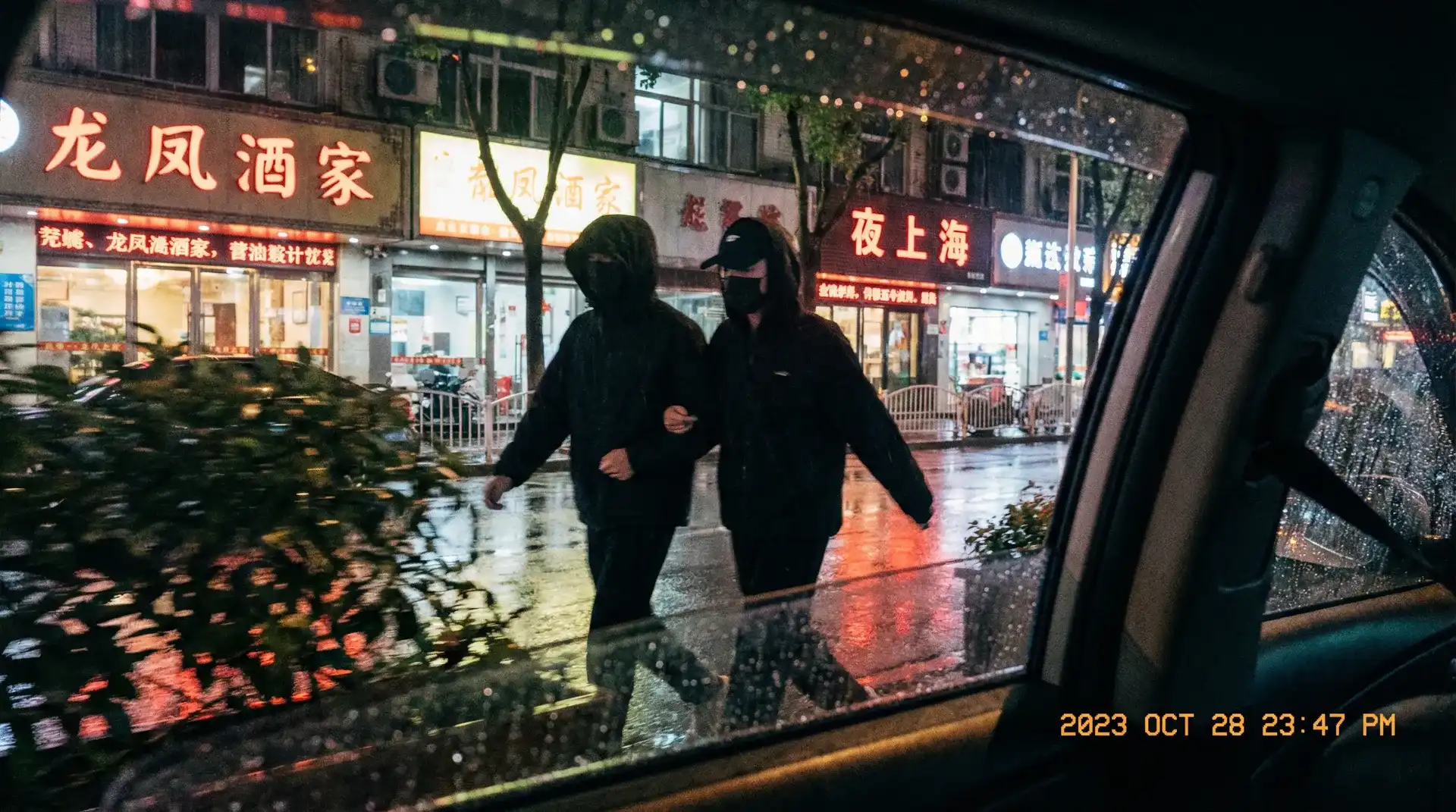 51每日大赛 - 顶流明星深夜密会现场抓拍照片